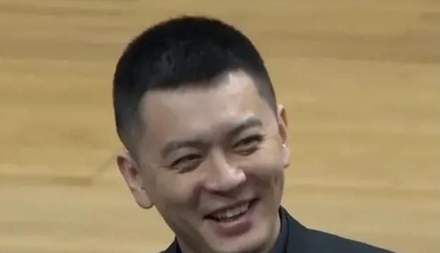 美女不穿